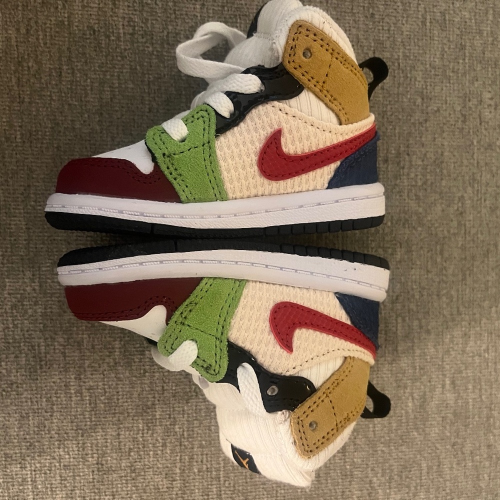 Nike toddler sneakers